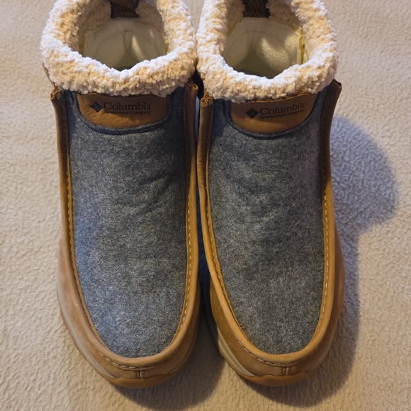 Columbia Men’s Tan and Gray Sherpa-Lined Slip-On Boots - Picture 2 of 4